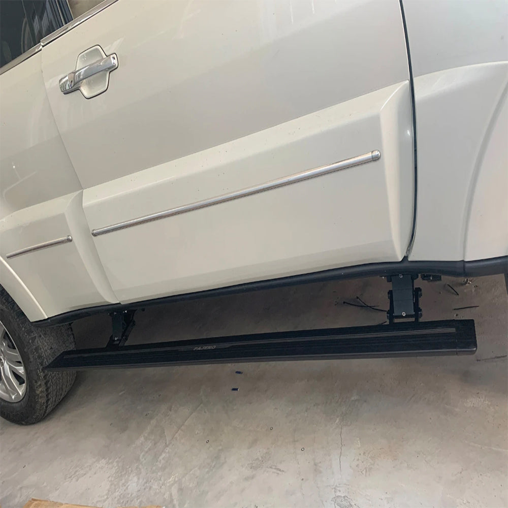 Trittbretter, maßgeschneidert für Mitsubishi Pajero Sport (19–23).